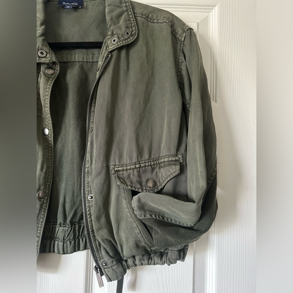 Splendid Cropped Green Jacket - Picture 3 of 9